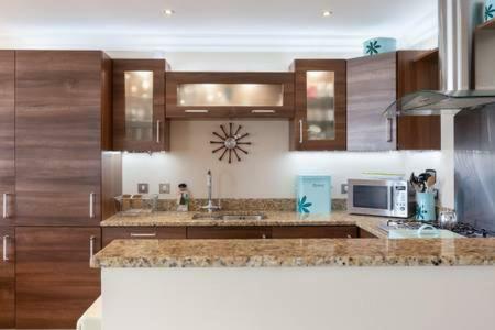 Appartamento Blue Pool View Portrush Esterno foto